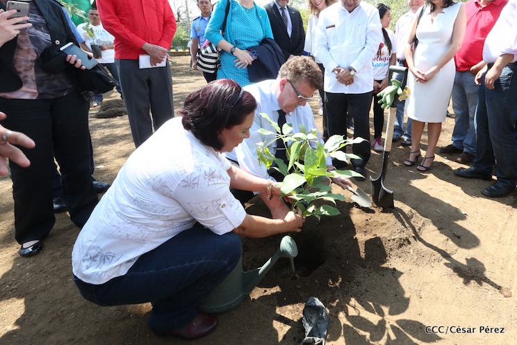 Alcald&iacute;a de Managua entrega llaves de la Ciudad a Secretario de Estado Parlamentario de Alemania
